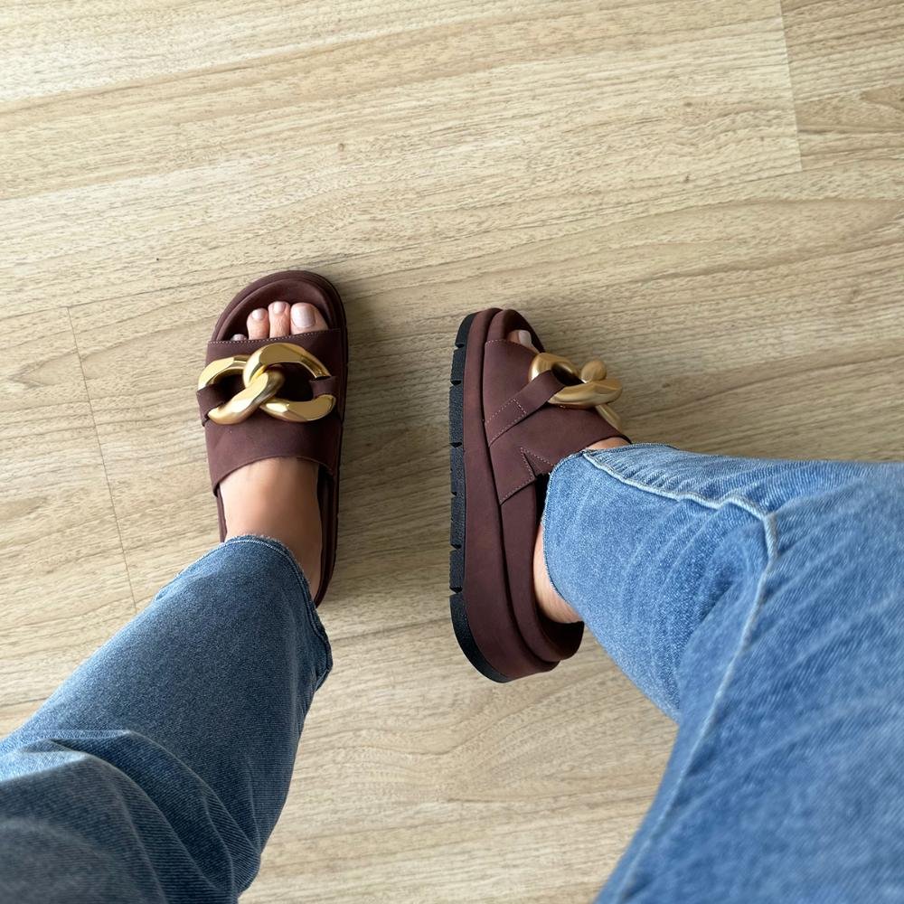 Chain - Flat Marrom Feminina com Detalhe Corrente Dourada Marrom 4