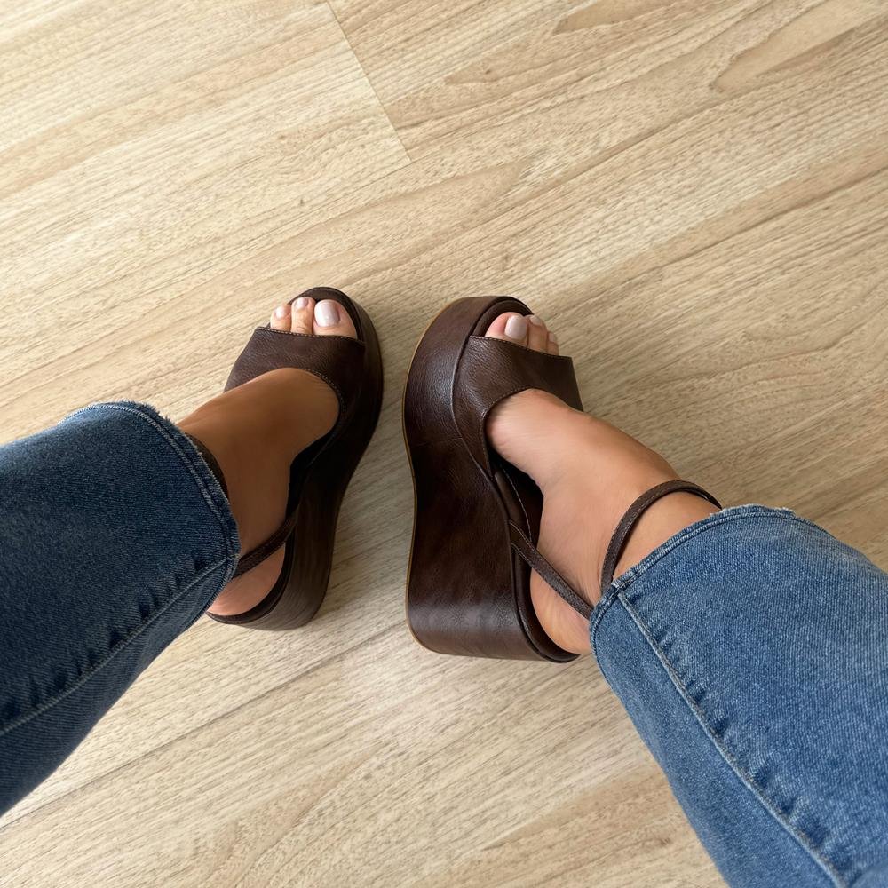 Agatha - Sandália Plataforma Anabela Marrom com Tira no Tornozelo Marrom 4