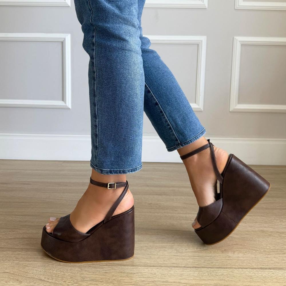 Agatha - Sandália Plataforma Anabela Marrom com Tira no Tornozelo Marrom 6