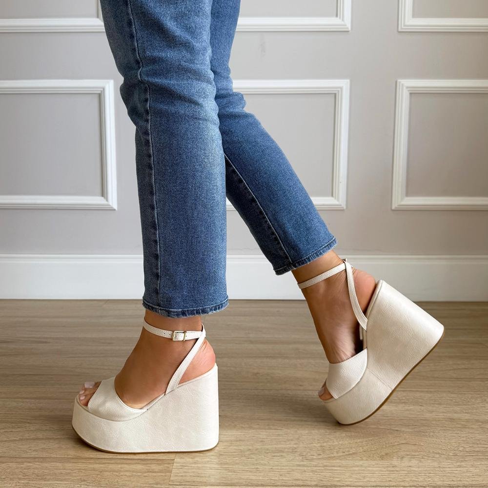 Agatha - Sandália Plataforma Anabela Off White com Tira no Tornozelo Branco 2