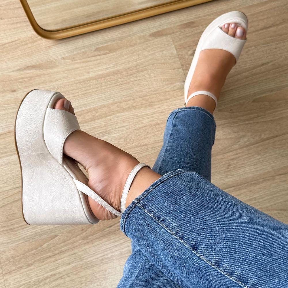 Agatha - Sandália Plataforma Anabela Off White com Tira no Tornozelo Branco 4