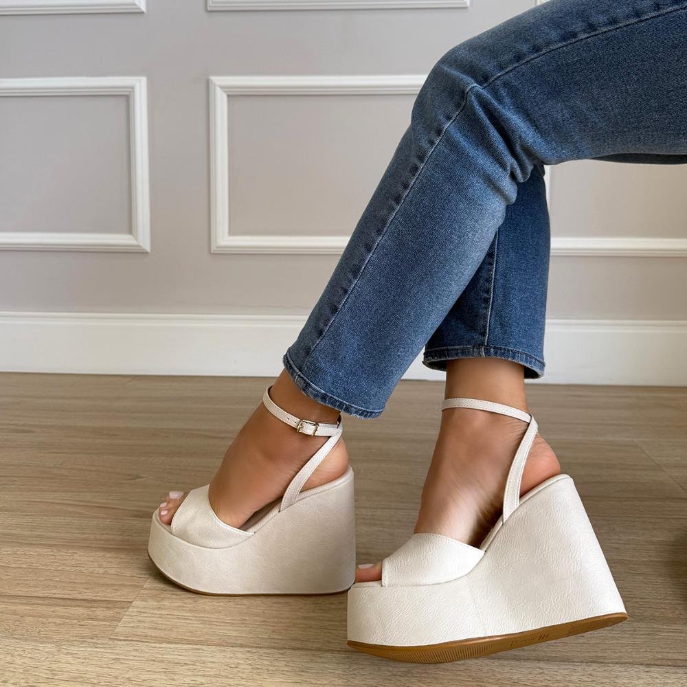 Agatha - Sandália Plataforma Anabela Off White com Tira no Tornozelo Branco 5