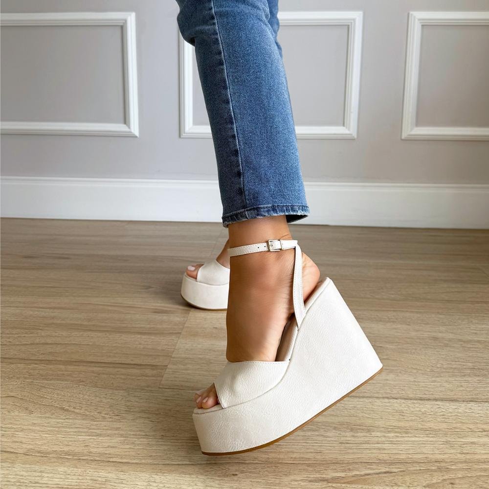 Agatha - Sandália Plataforma Anabela Off White com Tira no Tornozelo Branco 6