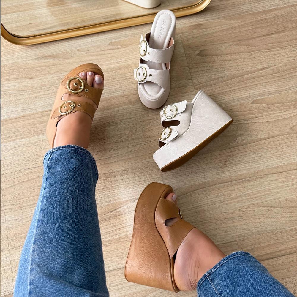 Luany - Tamanco Plataforma Bege com Fivelas Douradas Bege 6