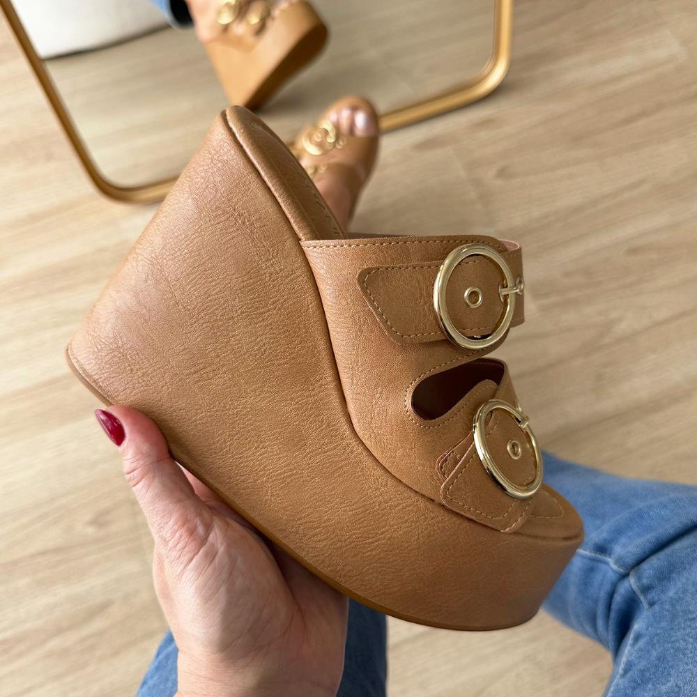 Luany - Tamanco Plataforma Bege com Fivelas Douradas Bege 7