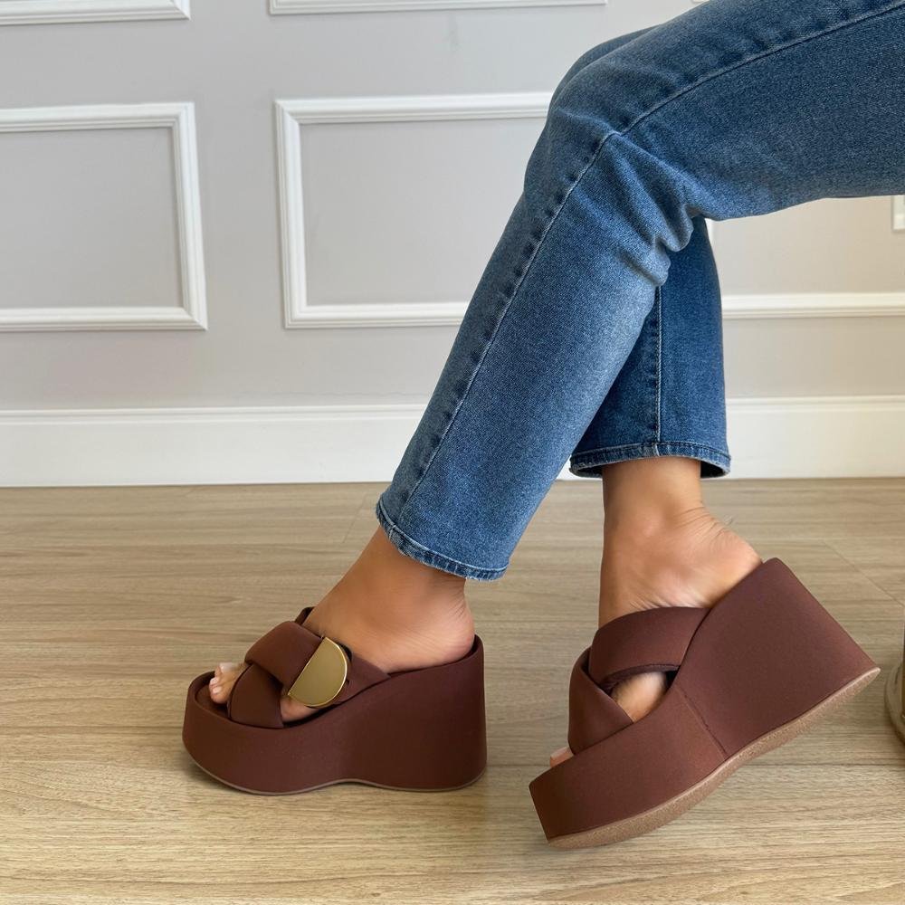 Anne - Tamanco Plataforma Lycra Marrom com Fivela Dourada Marrom 4