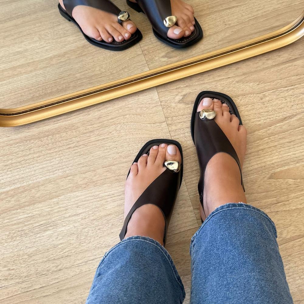 Dalila - Sandália Rasteira Marrom Minimal Metal Detalhe Moderno Marrom 4