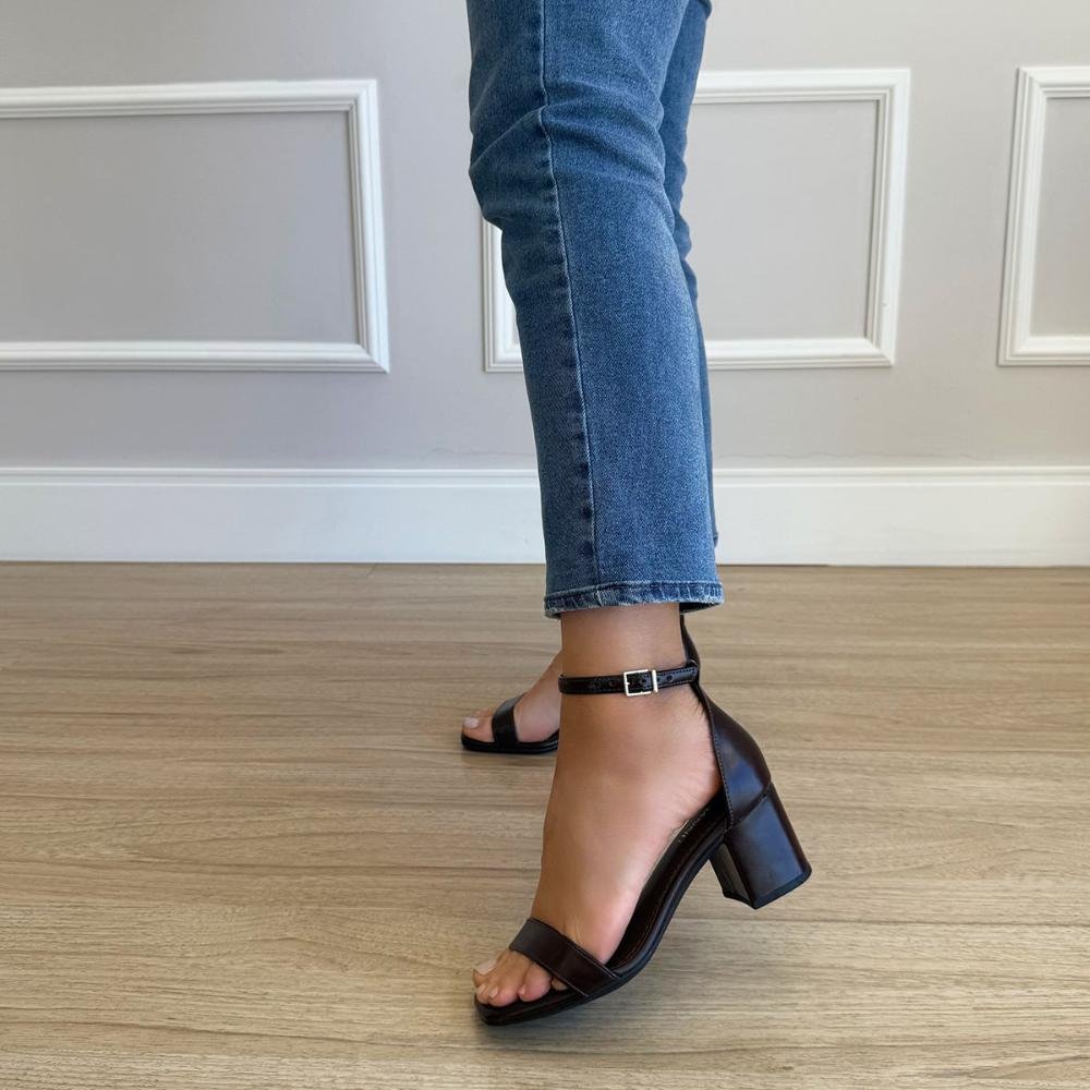 Gisele - Sandália Feminina Marrom com Salto Bloco Médio Marrom 7