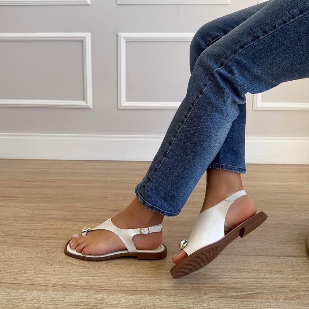 Dalila - Sandália Rasteira Off White Minimal Metal Detalhe Moderno Branco 2