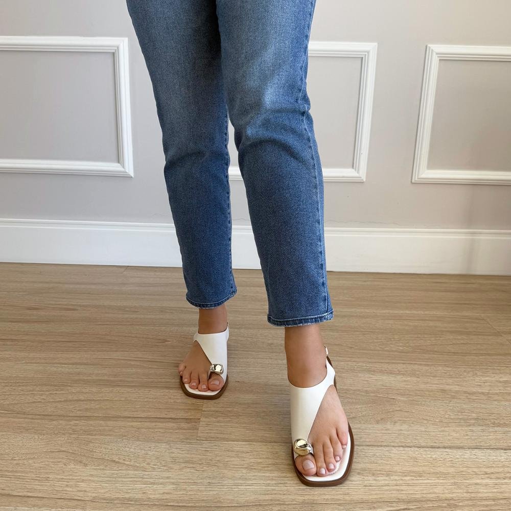 Dalila - Sandália Rasteira Off White Minimal Metal Detalhe Moderno Branco 7