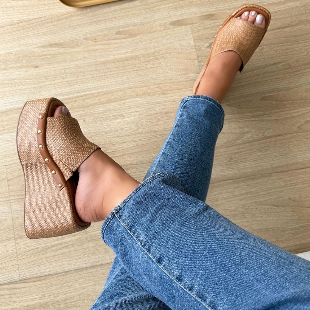 Hailey - Tamanco Plataforma Palha Tramada com Tachas Bege 5