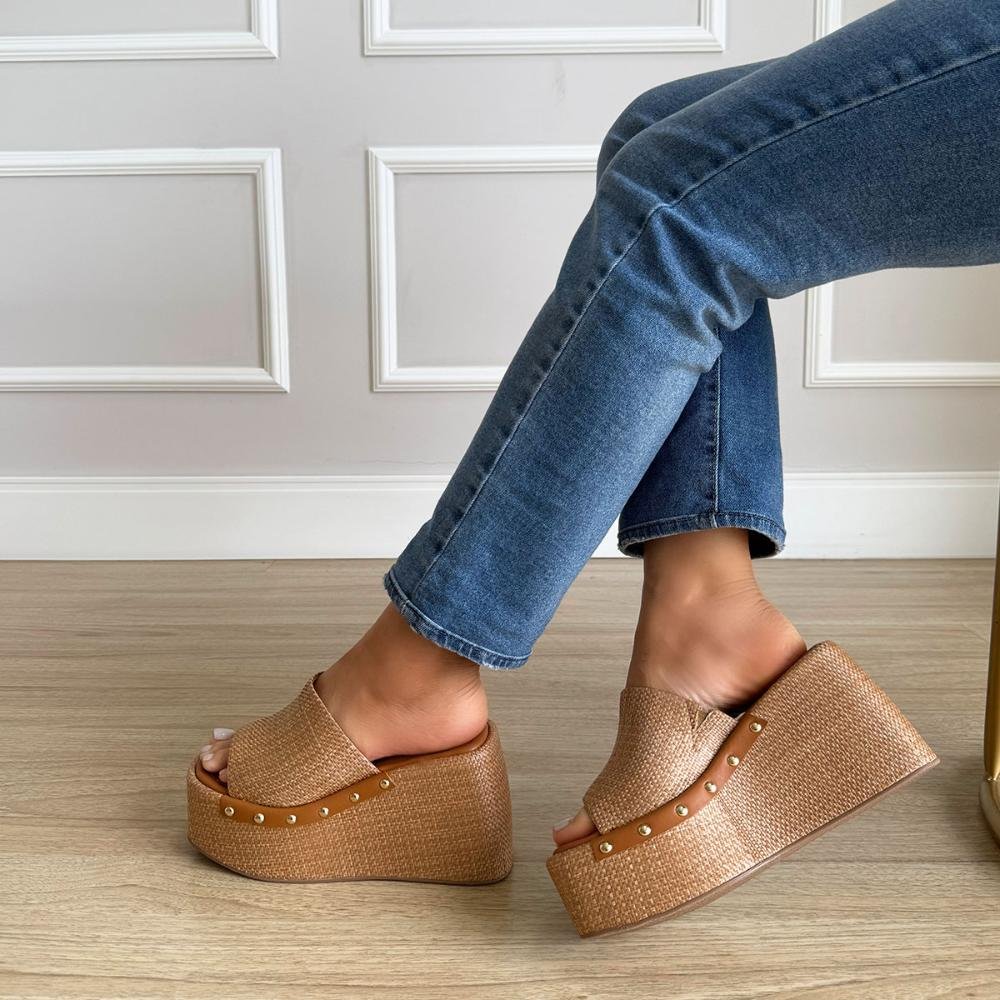 Hailey - Tamanco Plataforma Palha Tramada com Tachas Bege 2