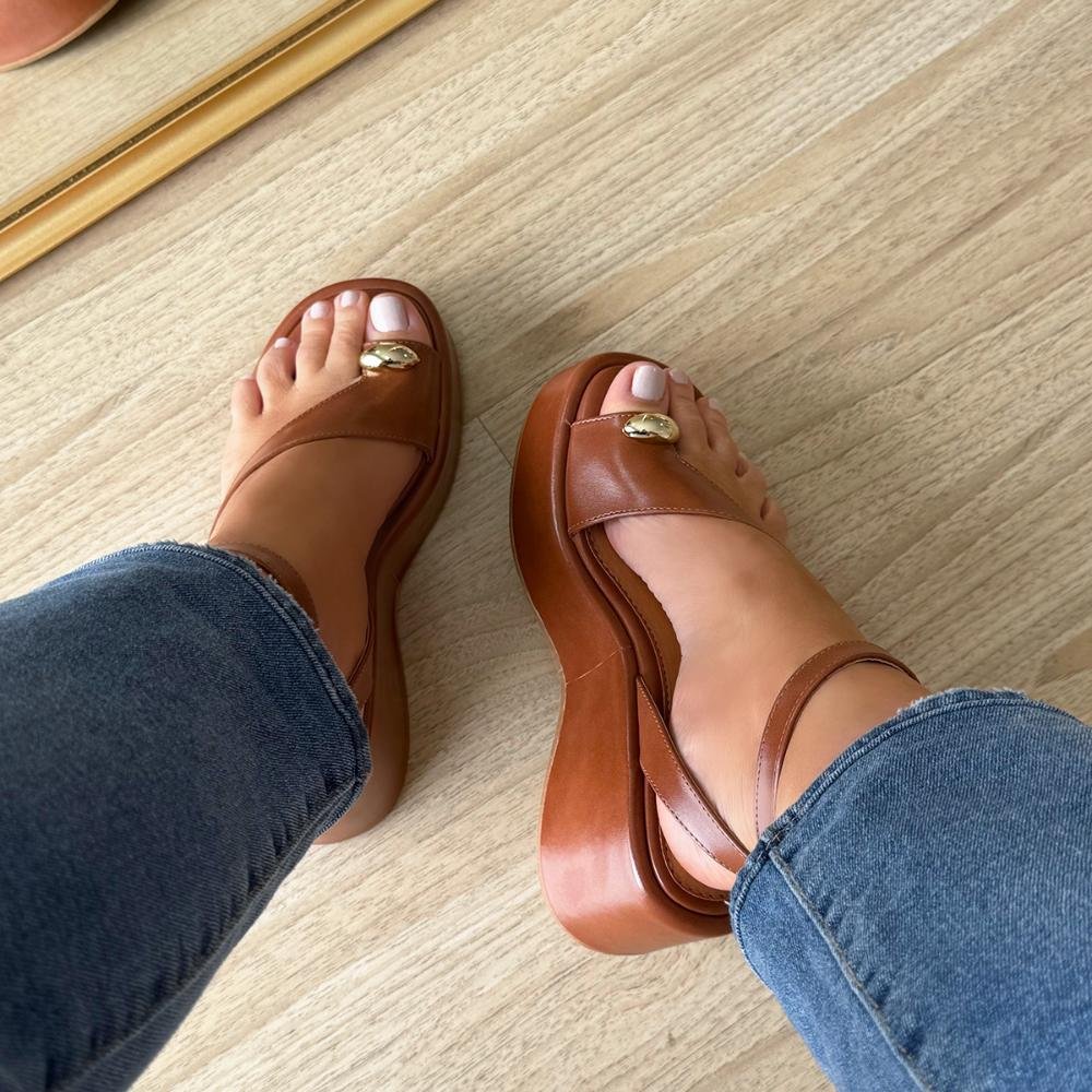Ludmila - Sandália Plataforma Caramelo com Detalhe Dourado Dedo Caramelo 4