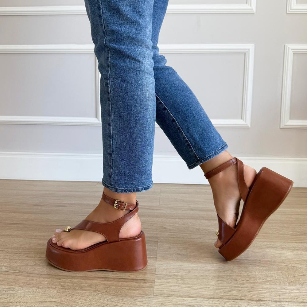 Ludmila - Sandália Plataforma Caramelo com Detalhe Dourado Dedo Caramelo 7