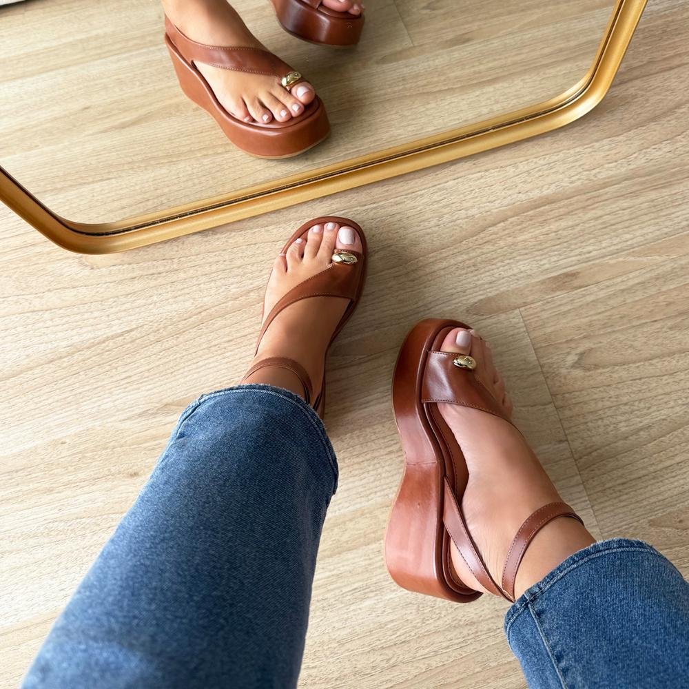 Ludmila - Sandália Plataforma Caramelo com Detalhe Dourado Dedo Caramelo 5