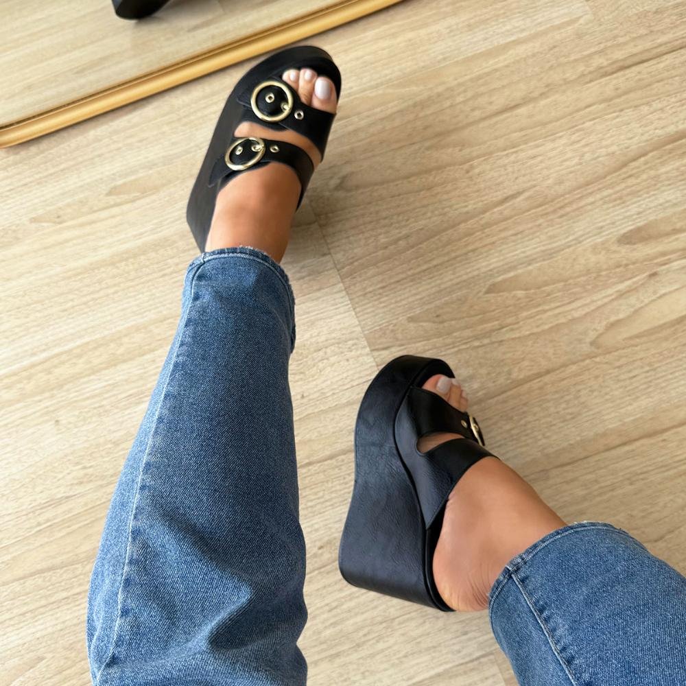 Luany - Tamanco Plataforma Preto com Fivelas Douradas Preto 5