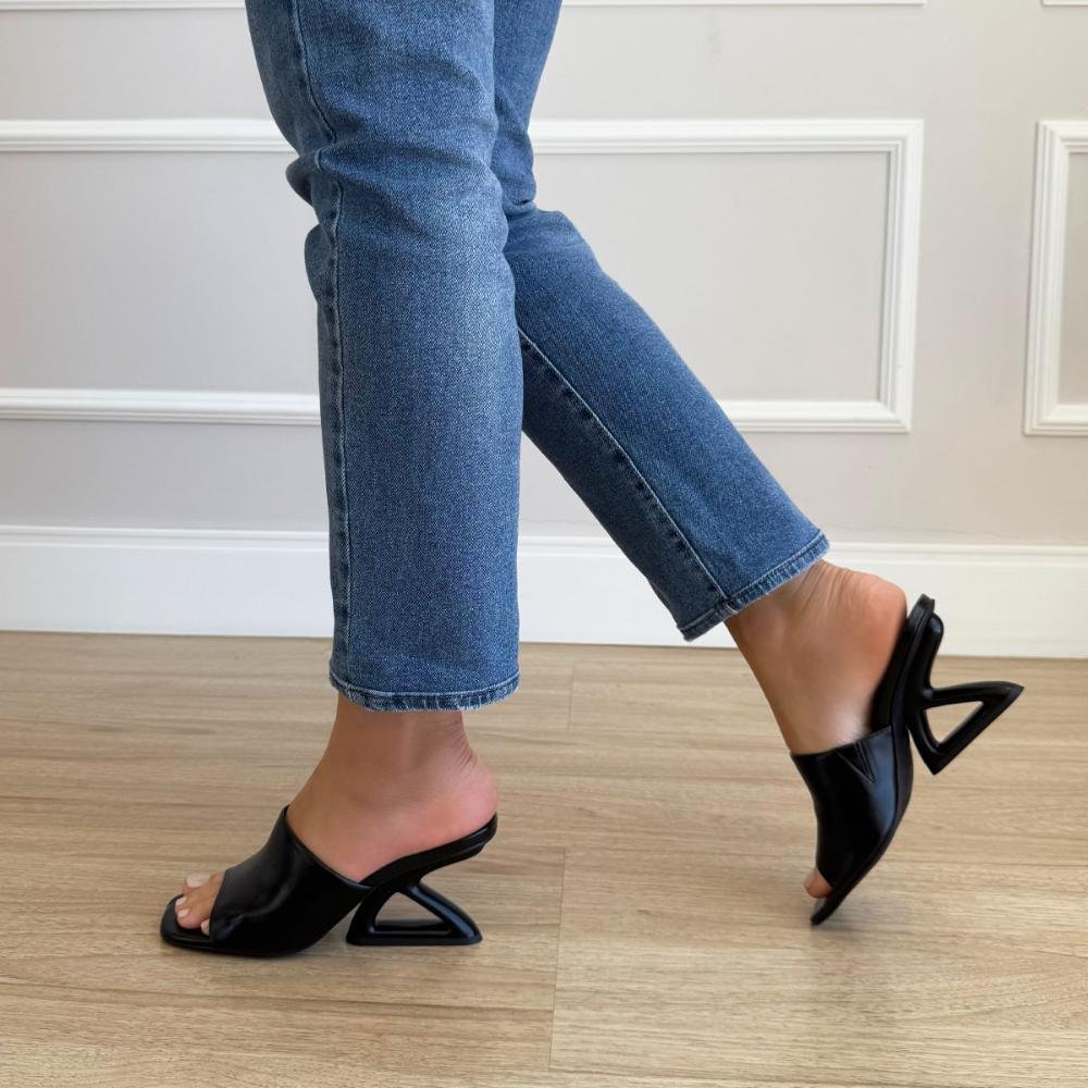 Alanis - Tamanco Salto Geométrico Minimalista Preto 7