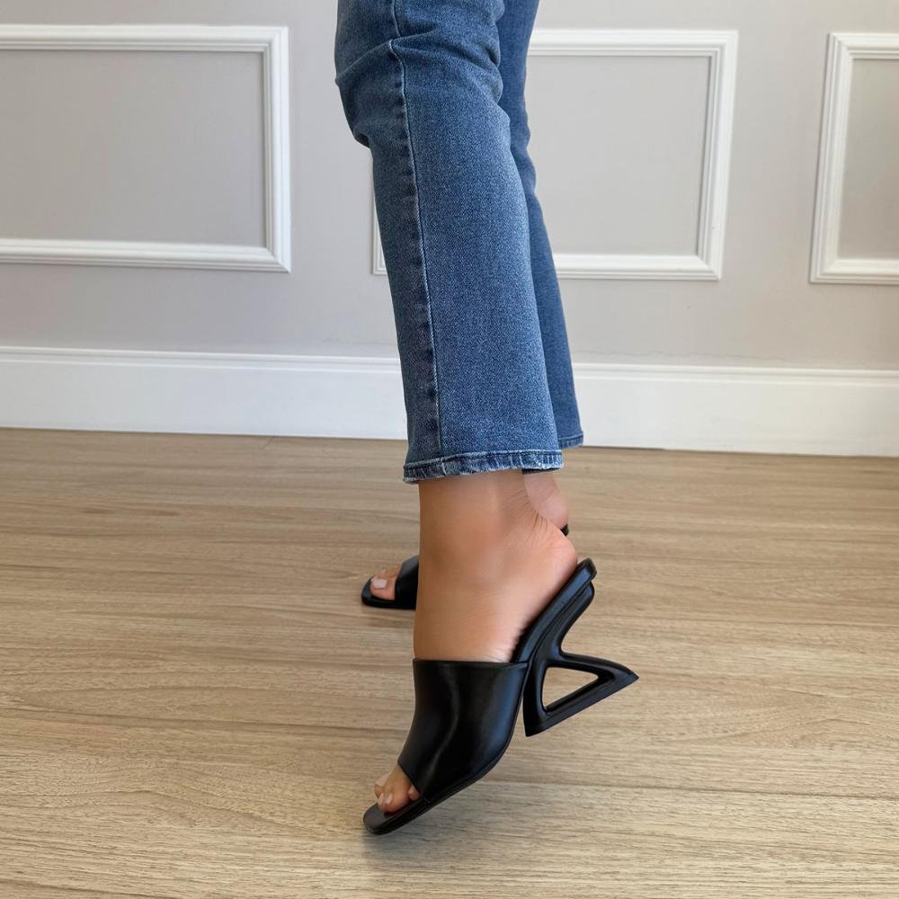 Alanis - Tamanco Salto Geométrico Minimalista Preto 8