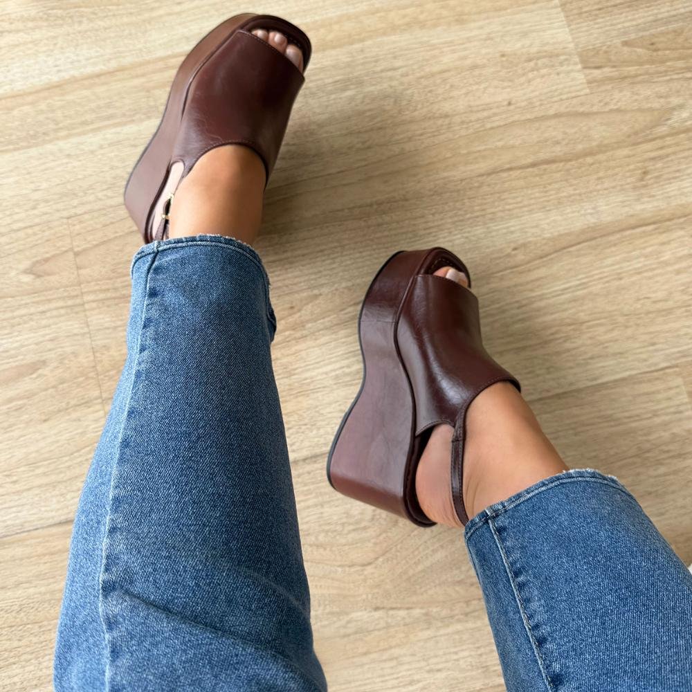 Sibeli - Sandália Plataforma Alta Minimal Marrom Marrom 7