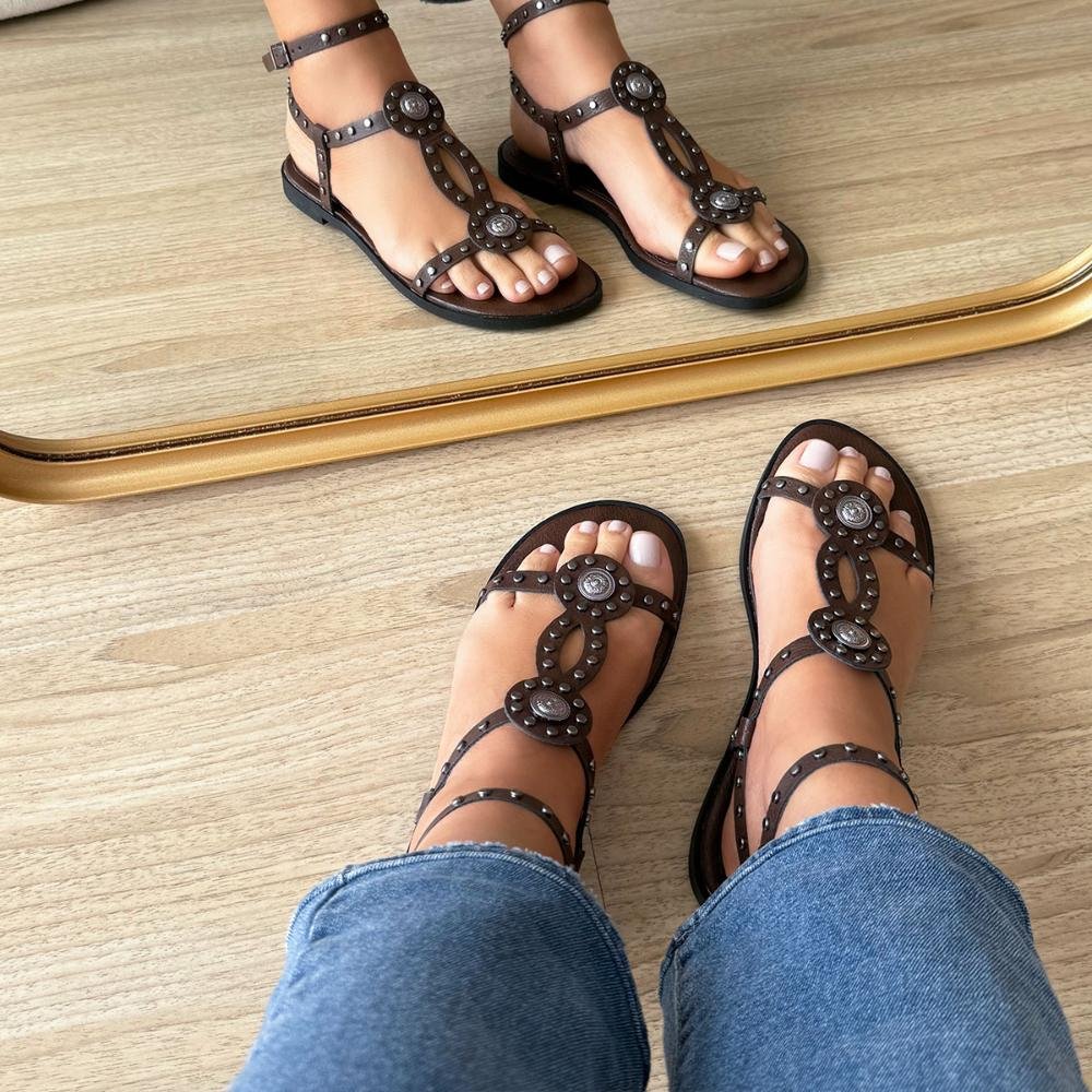 Noeli - Rasteira Feminina Marrom com Tachas e Detalhes Metálicos Marrom 4