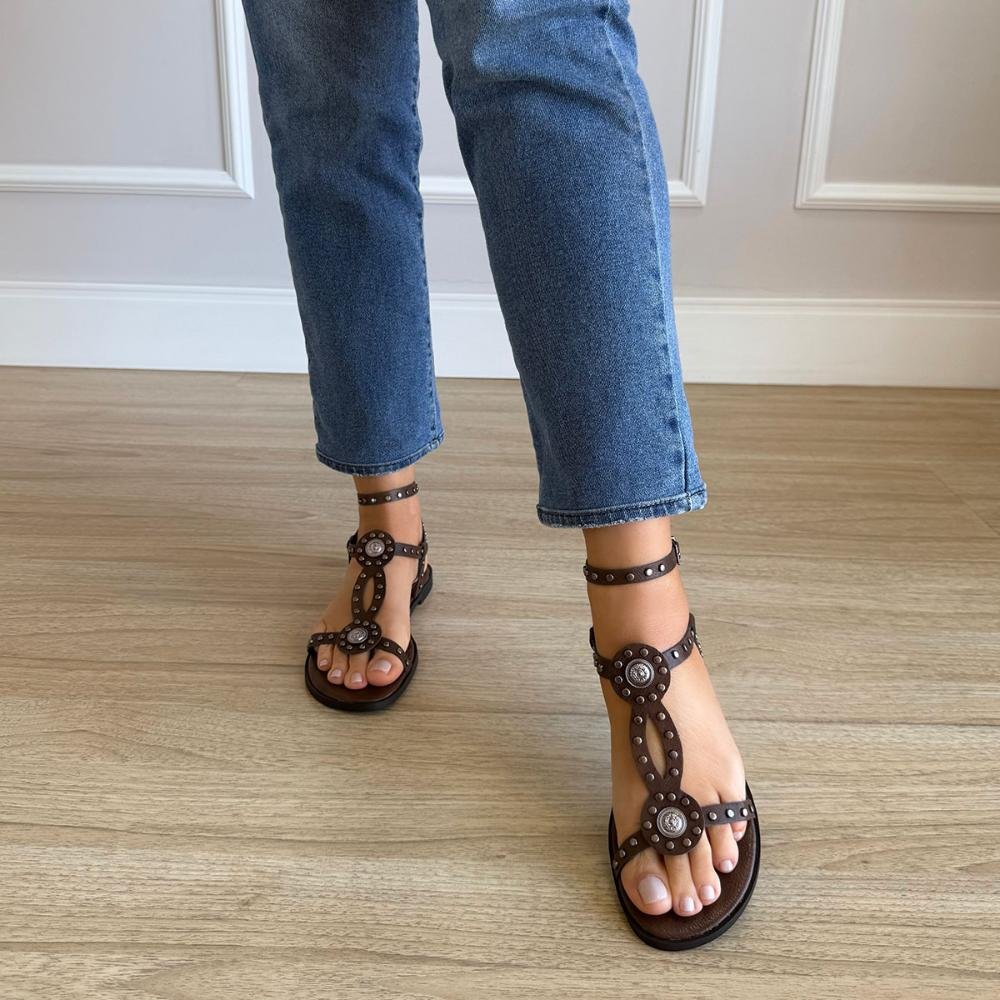 Noeli - Rasteira Feminina Marrom com Tachas e Detalhes Metálicos Marrom 6