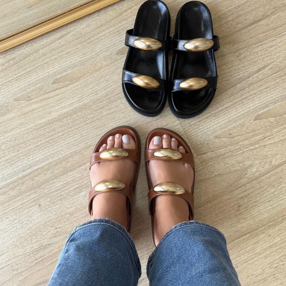 Lívia - Rasteira Feminina Preta com Detalhe Dourado Preto 5