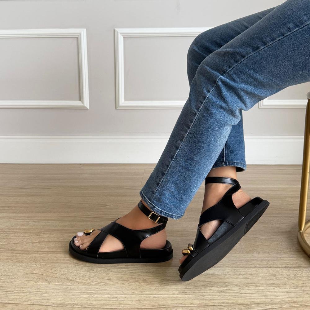 Diana - Sandália de Tiras Preta com Detalhe Dourado Preto 2