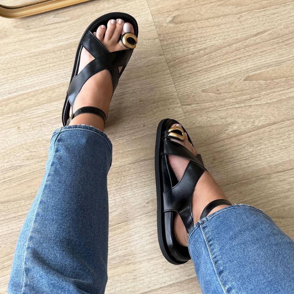 Diana - Sandália de Tiras Preta com Detalhe Dourado Preto 6