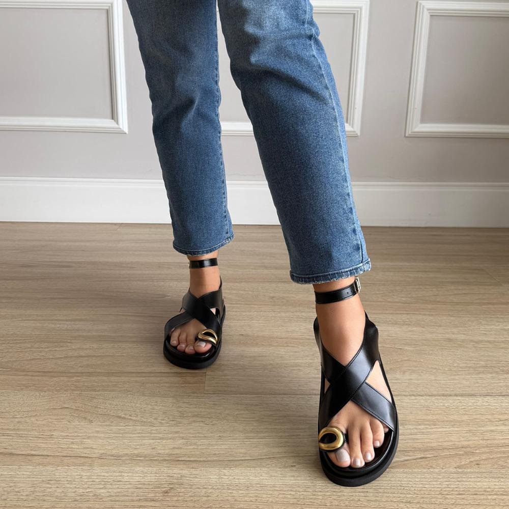 Diana - Sandália de Tiras Preta com Detalhe Dourado Preto 7