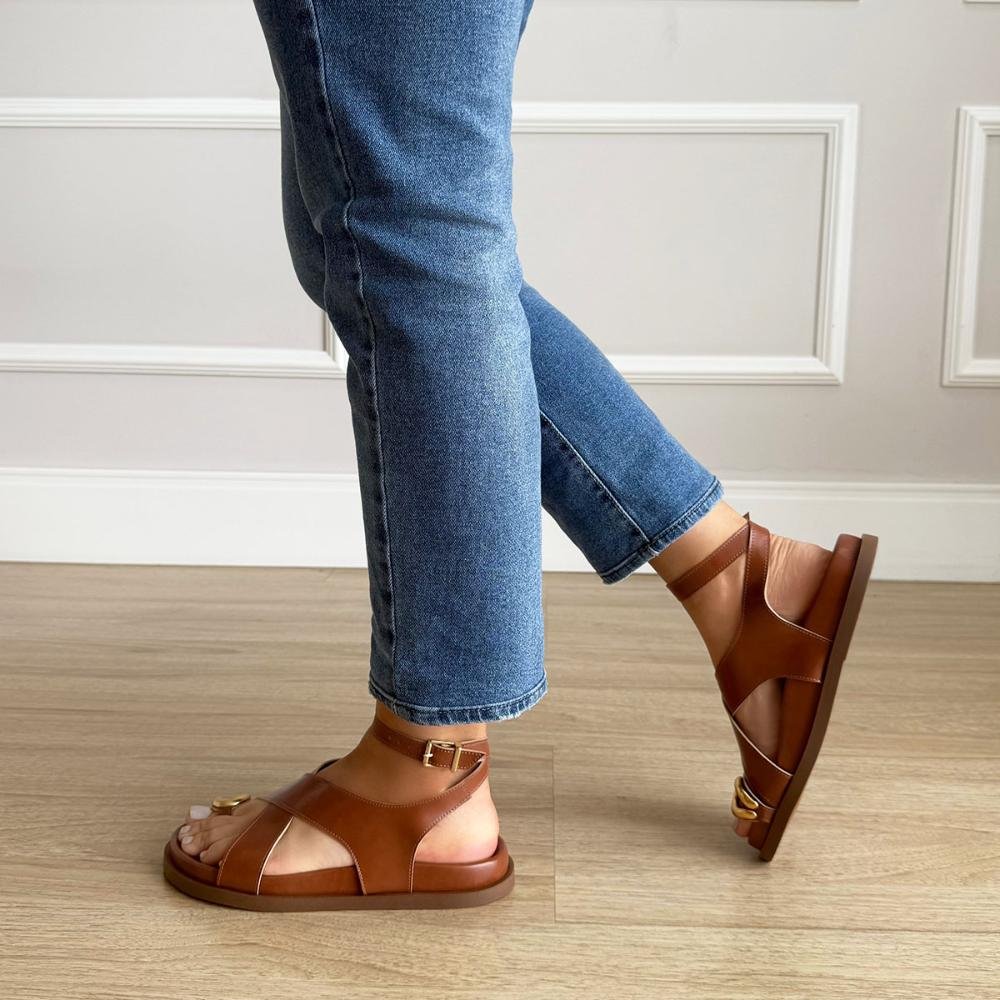 Diana - Sandália de Tiras Caramelo com Detalhe Dourado Caramelo 7