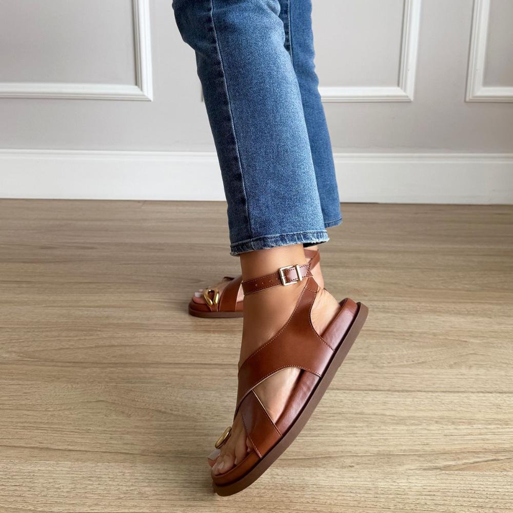 Diana - Sandália de Tiras Caramelo com Detalhe Dourado Caramelo 8