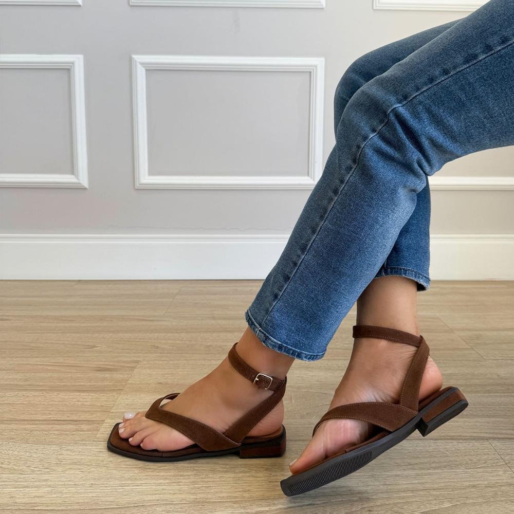 Sasha - Rasteira Feminina Camurça com Tiras e Fivela Marrom 2