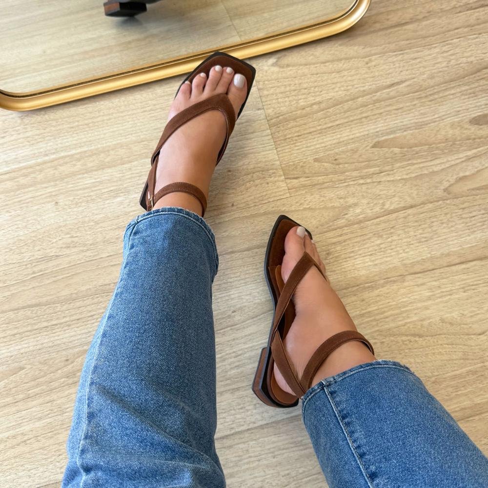 Sasha - Rasteira Feminina Camurça com Tiras e Fivela Marrom 6