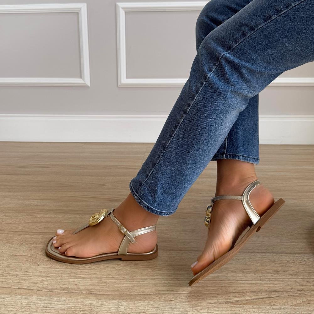 Nubia - Sandália Rasteira com Detalhe Dourado Fundo do Mar Prata 4