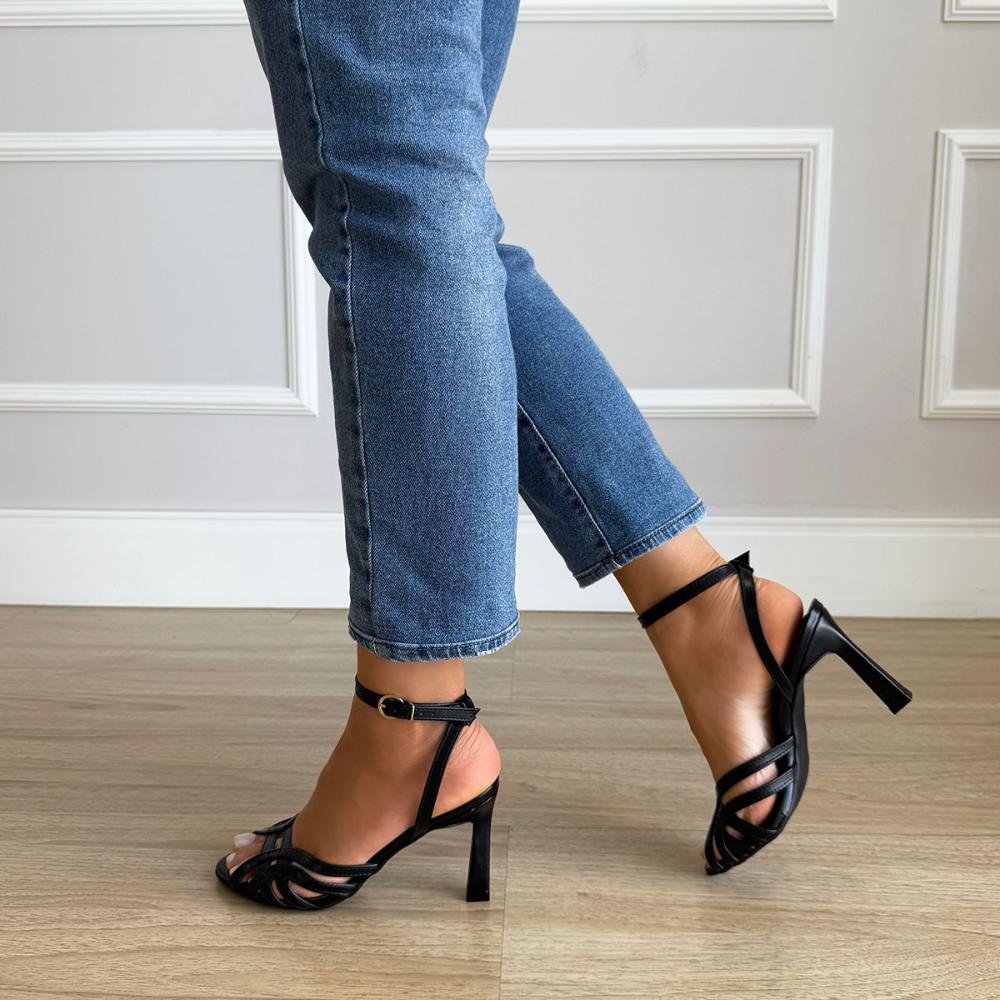 Janet - Sandália Feminina Salto Alto Tiras Elegante Preto Preto 3