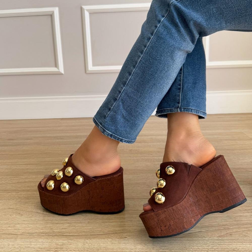 Emily - Tamanco Plataforma Marrom com Esferas Douradas Marrom 5