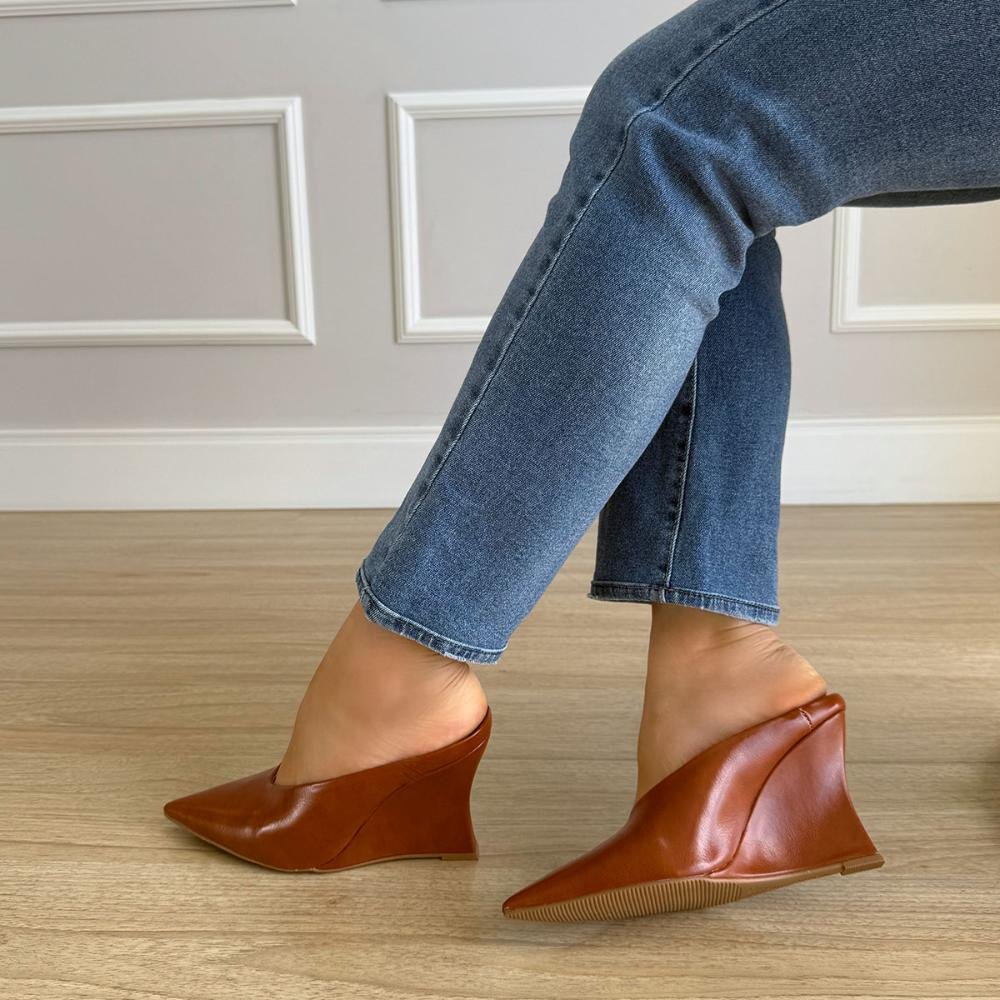 Olivia - Mule Anabela Bico Fino Caramelo Marrom 4