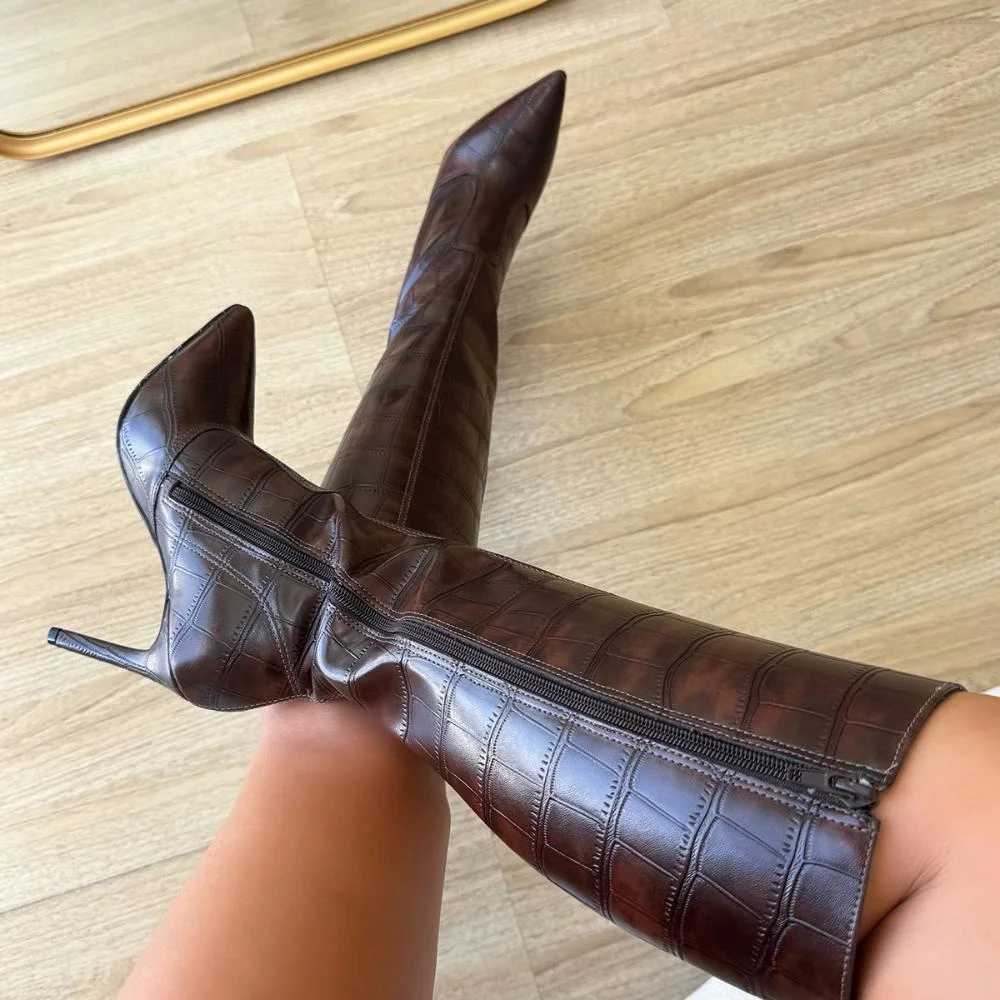 Isis - Bota Cano Alto Salto Fino Croco Marrom Café 3