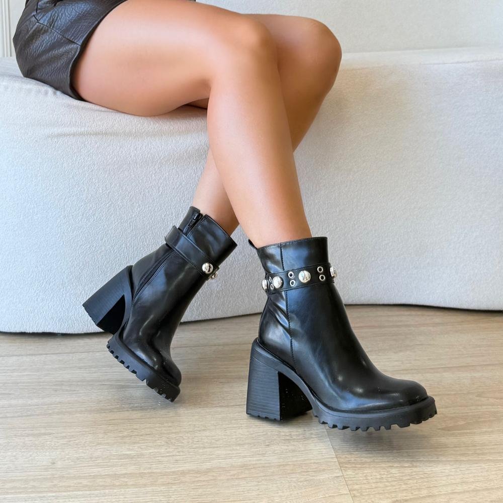 Judy - Bota Feminina Tratorada Preta Salto Alto com Fivela Metal Preto 6