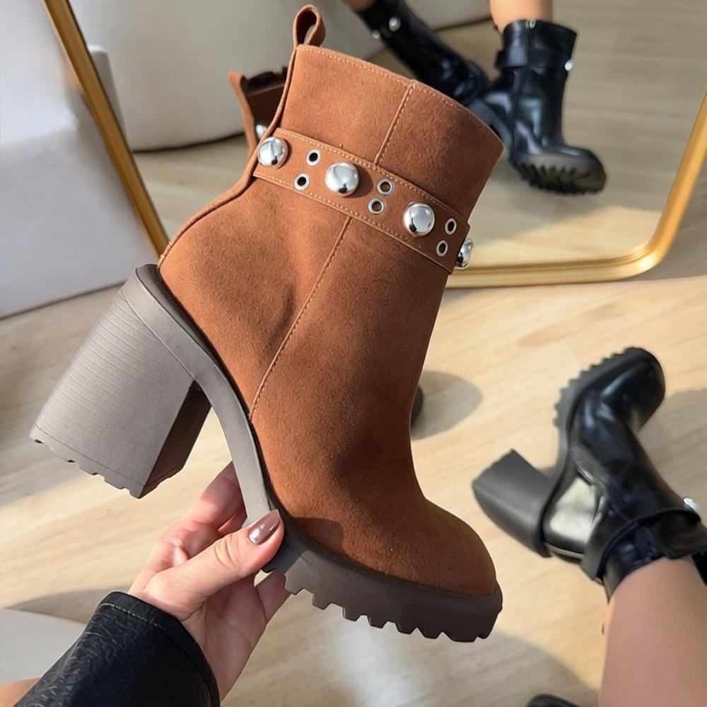 Judy - Bota Feminina Tratorada Caramelo Salto Alto com Fivela Metal Marrom 6