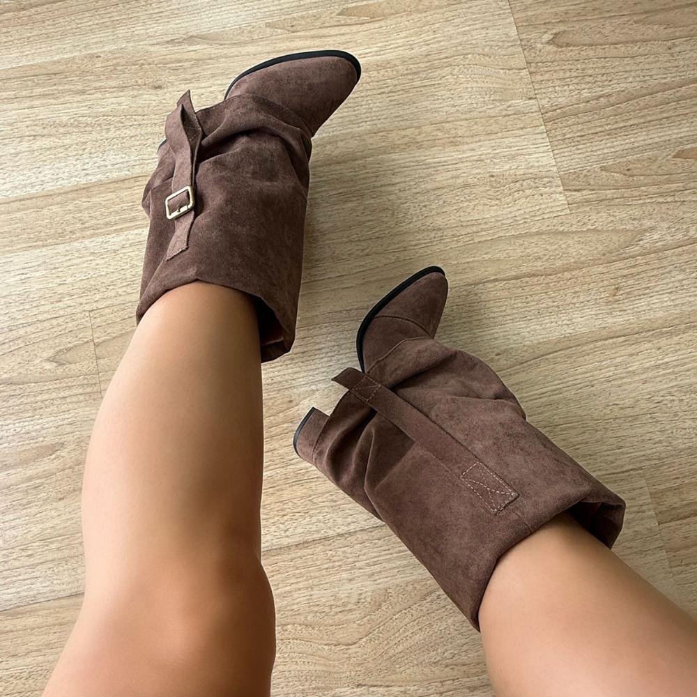 Nayane - Bota Capa Feminina com Fivela Salto Bloco Alto Suede Bege Bege 7