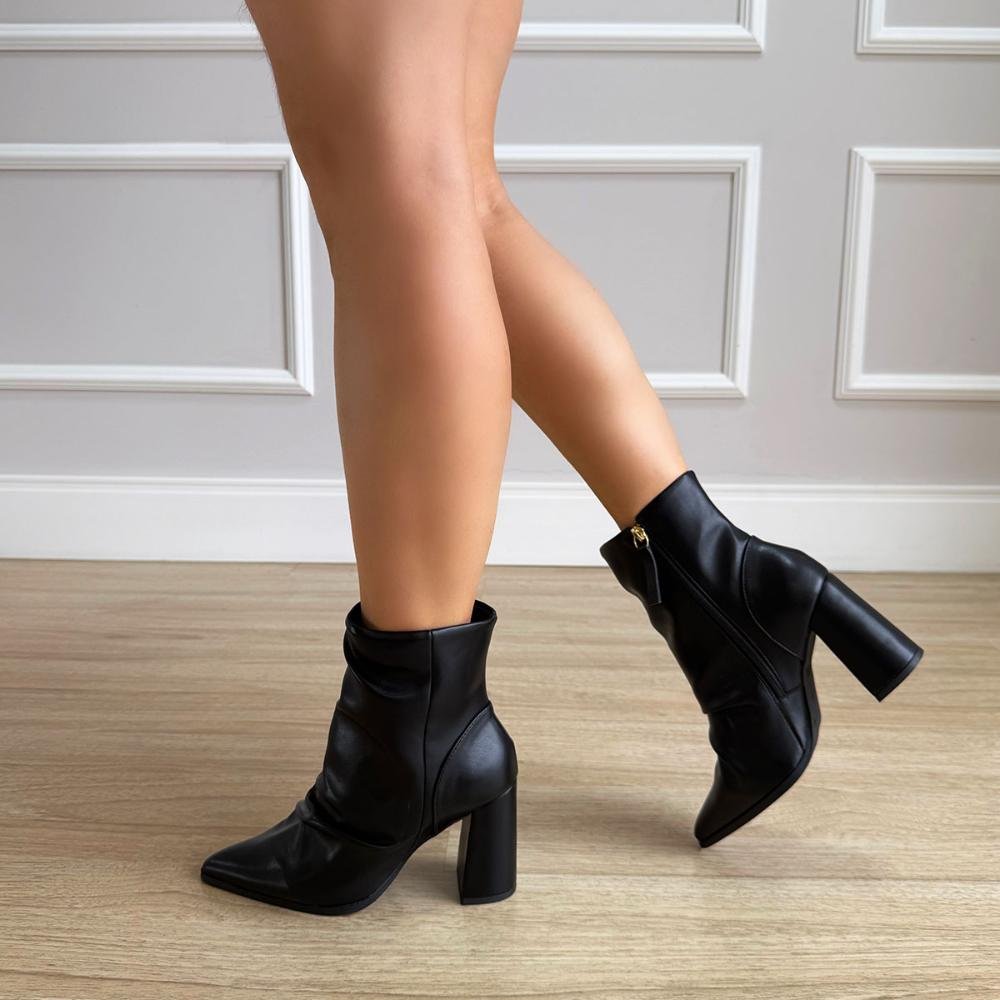 Chloe - Bota Feminina Slouchy Preta Salto Grosso Bico Fino Preto 5
