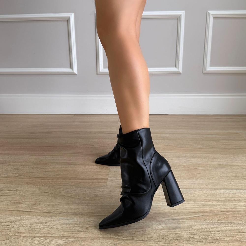 Chloe - Bota Feminina Slouchy Preta Salto Grosso Bico Fino Preto 7