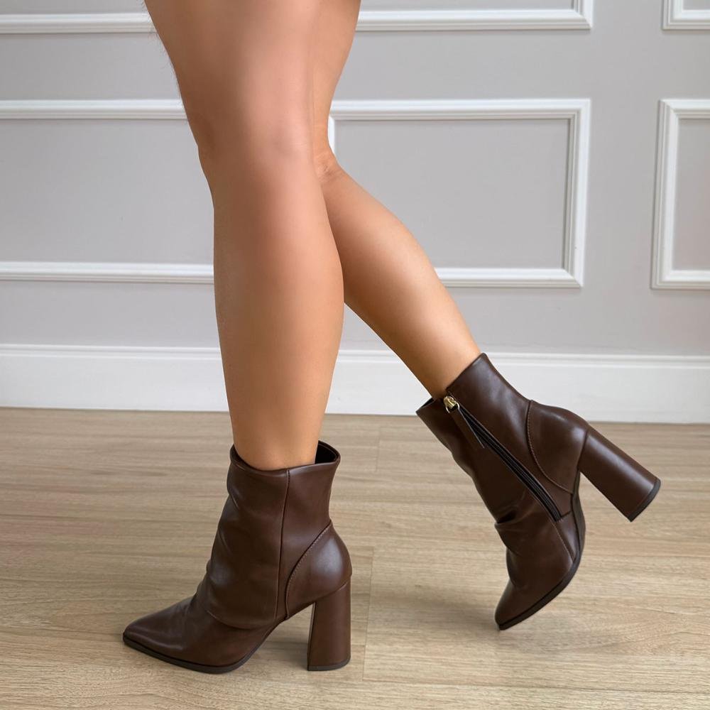 Chloe - Bota Feminina Slouchy Marrom Salto Grosso Bico Fino Marrom 6
