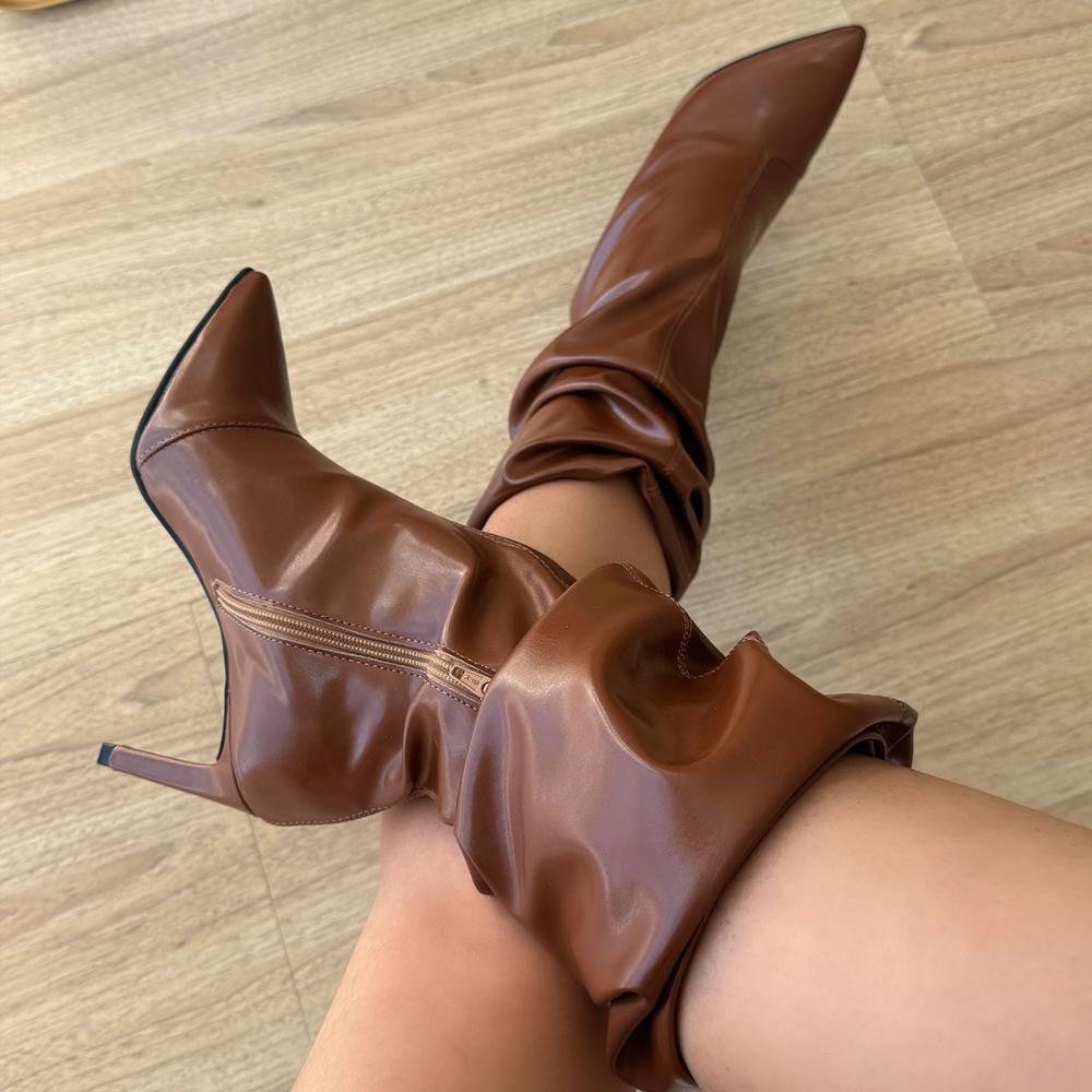 Angel - Bota Slouchy Feminina Salto Fino Bico Fino Caramelo Marrom 4