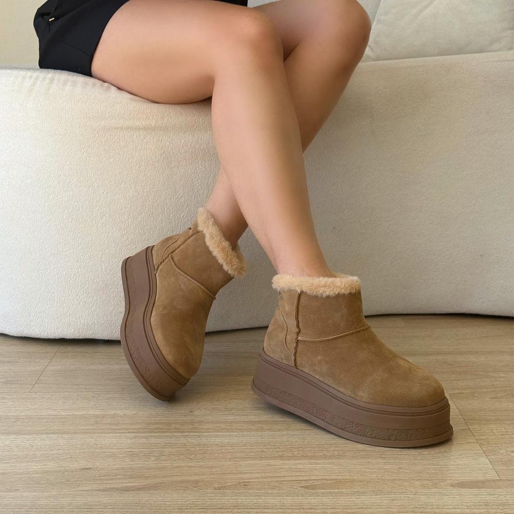 Bota de Pelos Forrada Plataforma Cano Baixo Palha Marrom 6