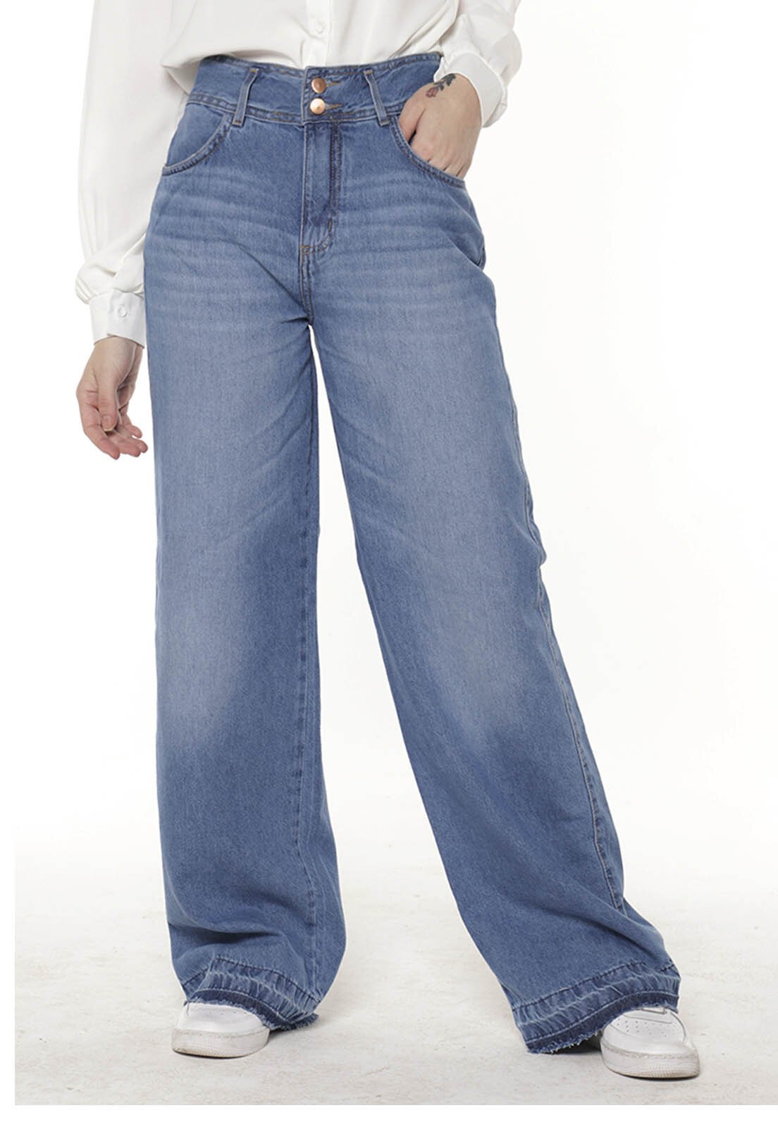 Calça Jeans Wide Leg Pantalona com Barra Desfiada Sob Azul