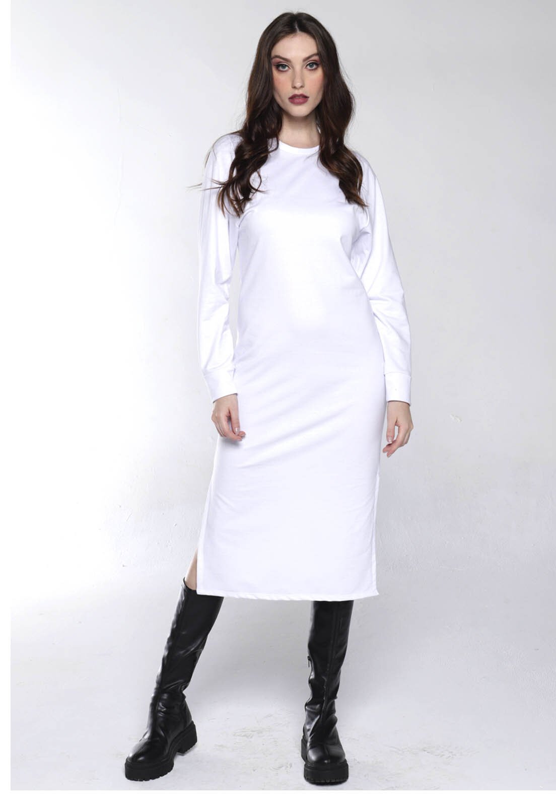 Vestido Midi Manga Longa Tubinho de Moletom com Fenda Sob Branco