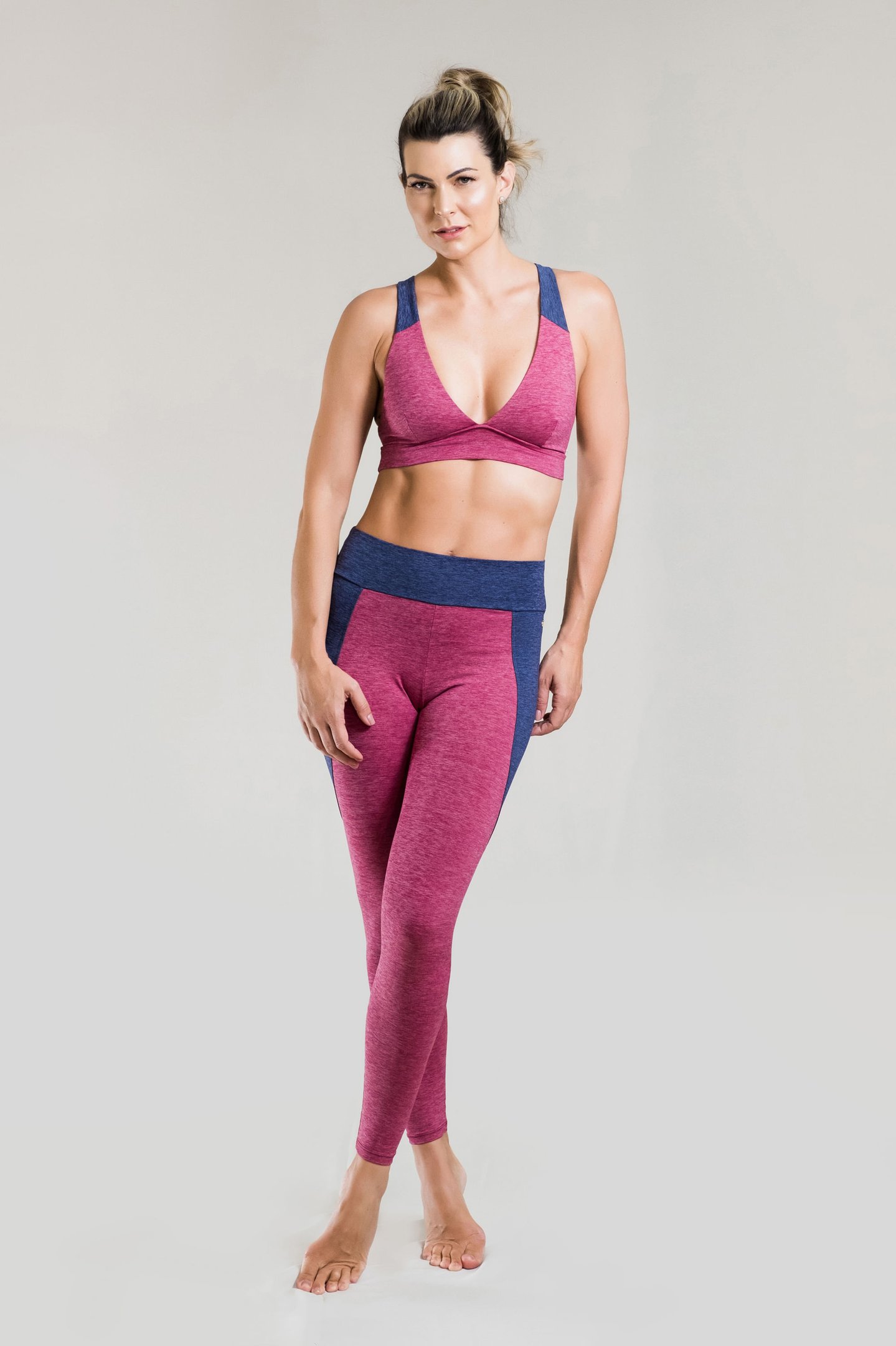 Calça legging fitness bicolor com tela nas laterais mescla com