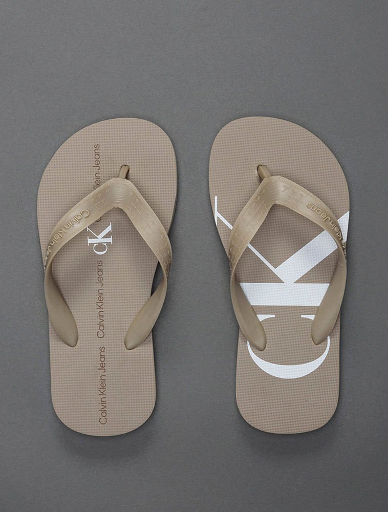 Chinelo Menino Logo Corrido Calvin Klein Jeans - Caqui Claro Caqui Claro 2